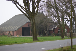 De huidige boerderij aan de Ekamperweg 33 te Ekamp, aan de rand van Blauwestad.